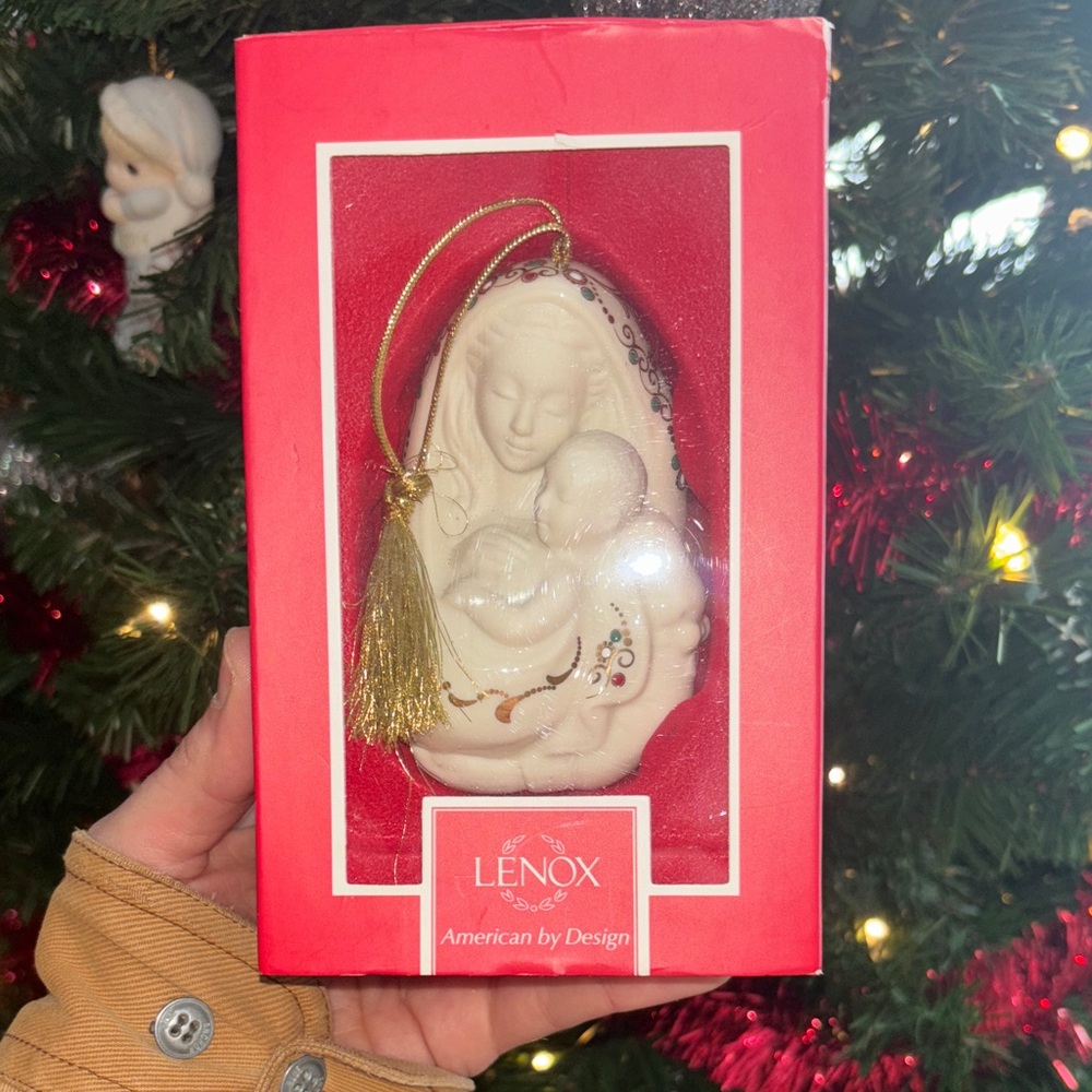 Lenox Cream and Gold Ornament - Artistic Home Decor